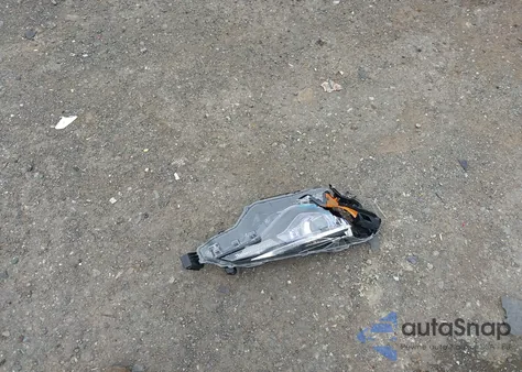 2018 Toyota Corolla Le z USA, uszkodzony, nr VIN 2T1BURHE9JC007778